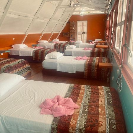 Hotel La Casa Rosada Lívingston Екстериор снимка