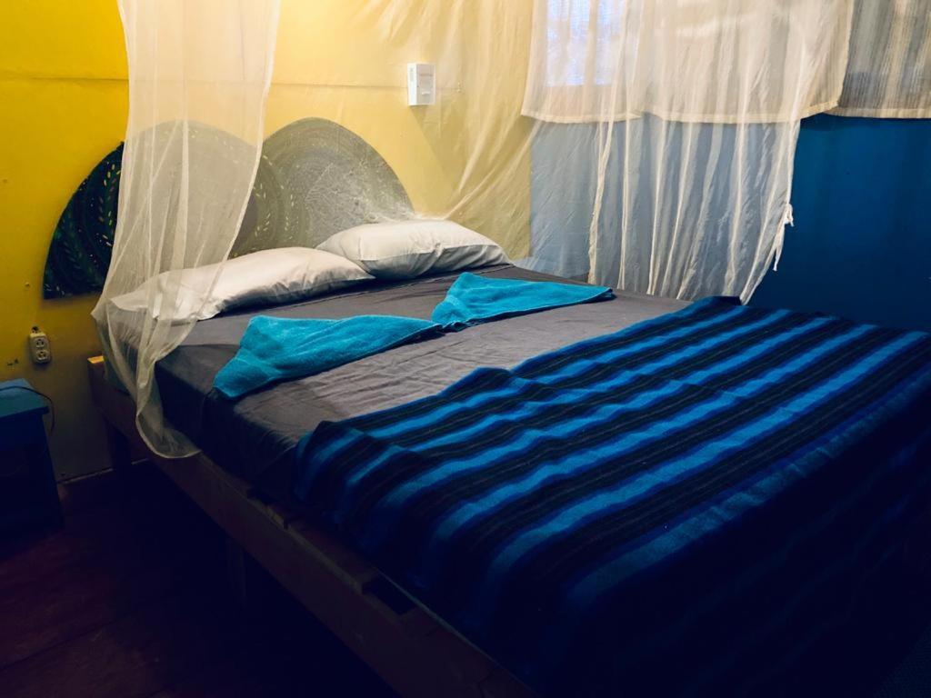 Hotel La Casa Rosada Lívingston Екстериор снимка