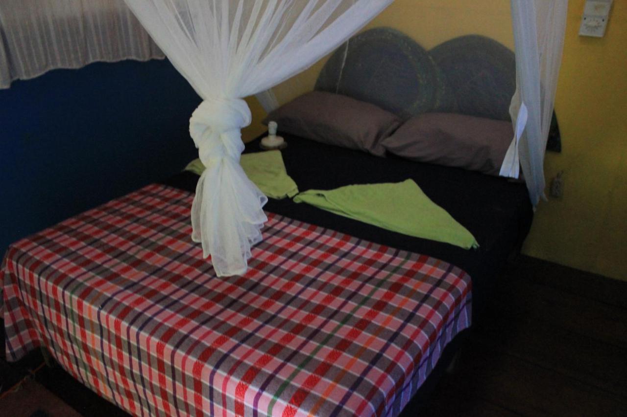 Hotel La Casa Rosada Lívingston Екстериор снимка
