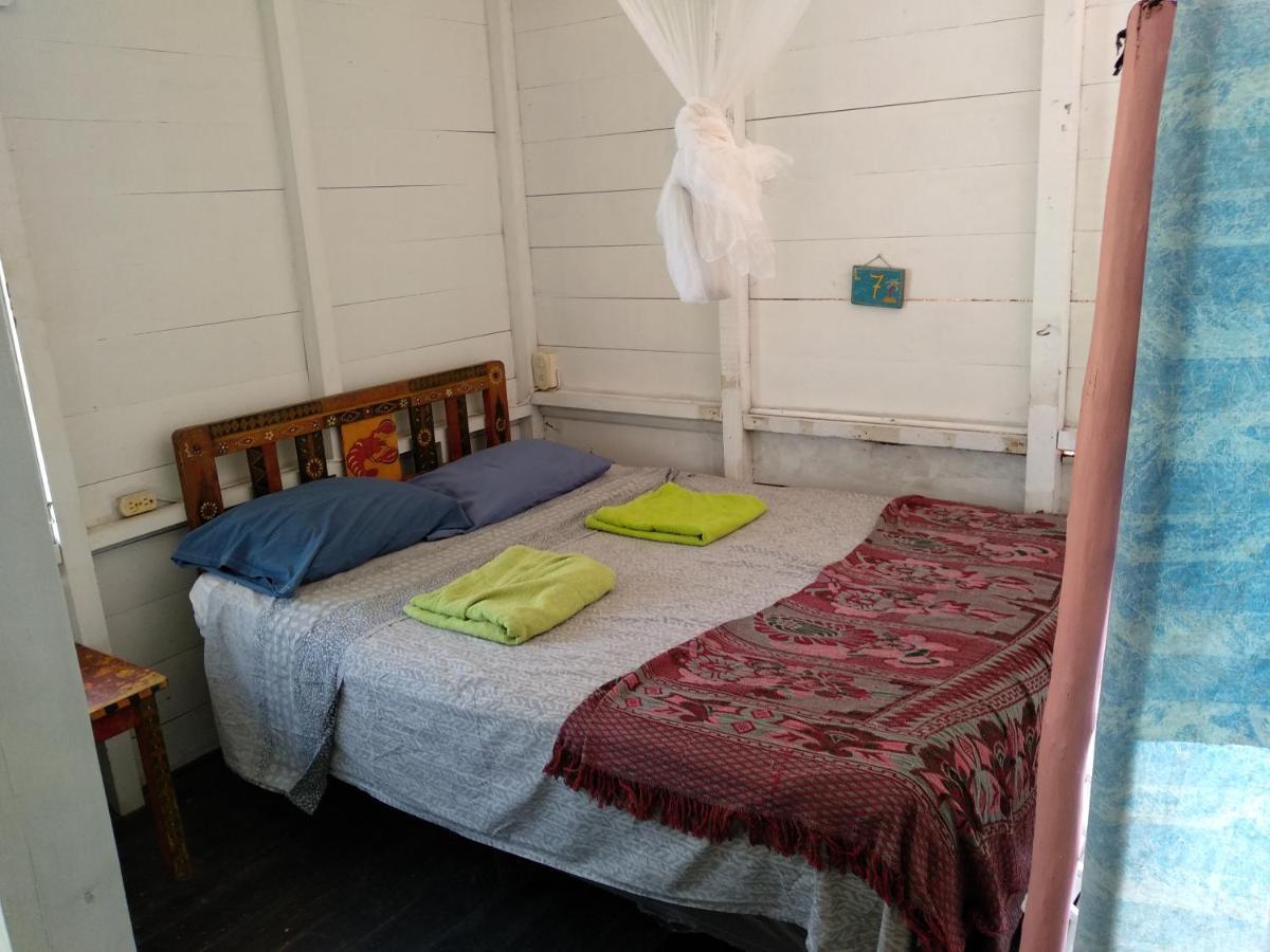 Hotel La Casa Rosada Lívingston Екстериор снимка