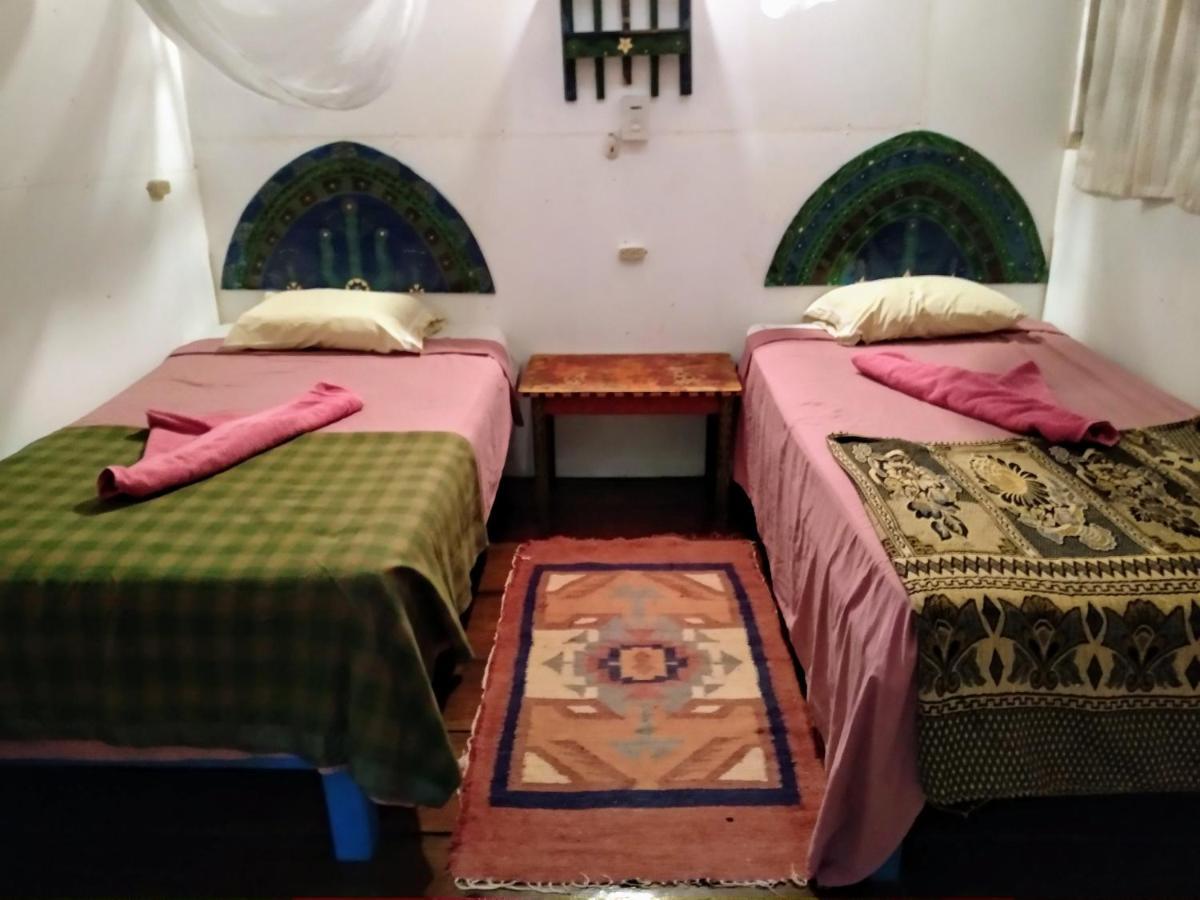 Hotel La Casa Rosada Lívingston Екстериор снимка